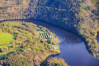 Talsperre Hohenwarte I aus Norden mit Campingplatz Neumannshof in Gössitz im Bundesland Thüringen, Deutschland