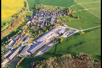 Dorfansicht aus Norden mit Agrar GmbH Dorfilm in Leutenberg im Bundesland Thüringen, Deutschland
