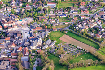 Friedhof und Kirche St. Bartholomäus im Ortsteil Rothenkirchen in Pressig im Bundesland Bayern, Deutschland