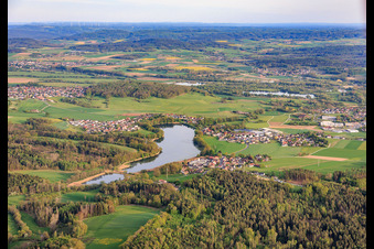 Neuensee aus Norden in Michelau in Oberfranken im Bundesland Bayern, Deutschland