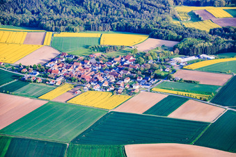 Dorfansicht aus Norden mit Agrimarkt Versand im Ortsteil Birkach in Ebensfeld im Bundesland Bayern, Deutschland