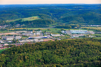 Industriegebiet Eltmann mit Papierfabrik Palm GmbH & Co. | Werk Eltmann und TenneT TSO GmbH, Standort Ebelsbach im Ortsteil Limbach im Bundesland Bayern, Deutschland