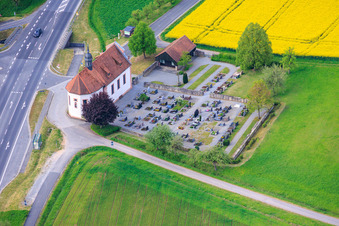 Heilig Kreuz (Kreuzkapelle) an der B287 im Ortsteil Machtilshausen in Elfershausen im Bundesland Bayern, Deutschland