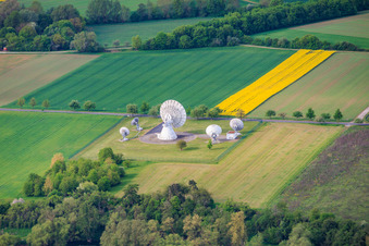 Parabolantennen für Sattellittenkommunikation der Erdfunkstelle Fuchsstadt im Bundesland Bayern, Deutschland