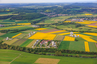 Parabolantennen für Sattellittenkommunikation der Erdfunkstelle Fuchsstadt im Bundesland Bayern, Deutschland