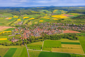 Dorfansicht im Tal der Fränkischen Saale von Süden im Ortsteil Diebach in Hammelburg im Bundesland Bayern, Deutschland