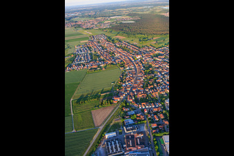 Hatzenbühl aus Westen im Bundesland Rheinland-Pfalz, Deutschland