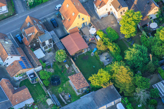 Waldstraße in der Gartenstadt-Siedlung in Kandel im Bundesland Rheinland-Pfalz, Deutschland