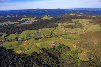 Schwarzwaldmatten um den Sulzbach aus Nordosten im Ortsteil Diesenhof in Lauterbach im Bundesland Baden-Württemberg, Deutschland