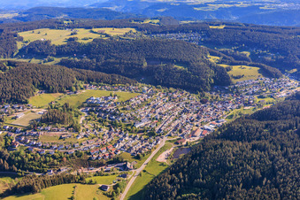 Ortsansicht im Schiltach-Tal aus Süden im Ortsteil Tennenbronn in Schramberg im Bundesland Baden-Württemberg, Deutschland