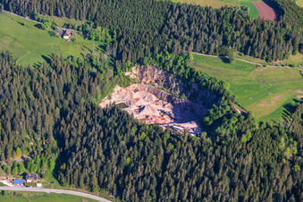 Steinbruch von Süden im Ortsteil Tennenbronn in Schramberg im Bundesland Baden-Württemberg, Deutschland