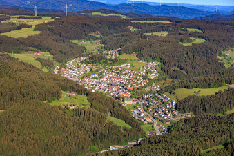 Ortsansicht im Schiltach-Tal aus Osten im Ortsteil Tennenbronn in Schramberg im Bundesland Baden-Württemberg, Deutschland