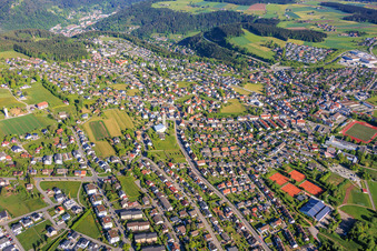 Stadtübersicht aus Südosten im Ortsteil Sulgen in Schramberg im Bundesland Baden-Württemberg, Deutschland