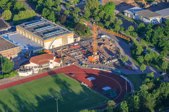 Stadion und Queichtalhalle sowie Baustelle am Konrad-Lerch-Ring in Offenbach an der Queich im Bundesland Rheinland-Pfalz, Deutschland
