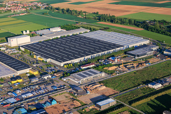Industriegebiet Interpark mit Mercedes-Benz Logistikcenter aus Nordwesten in Offenbach an der Queich im Bundesland Rheinland-Pfalz, Deutschland