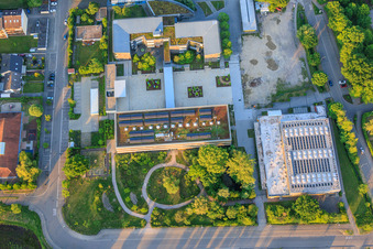 Neubau und Schulgarten der Integrierte Gesamtschule Kandel im Bundesland Rheinland-Pfalz, Deutschland