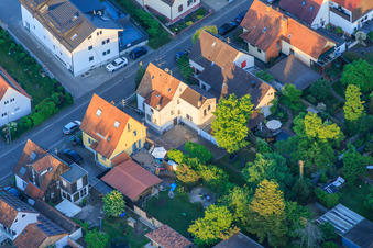 Waldstraße in der Gartenstadt-Siedlung in Kandel im Bundesland Rheinland-Pfalz, Deutschland