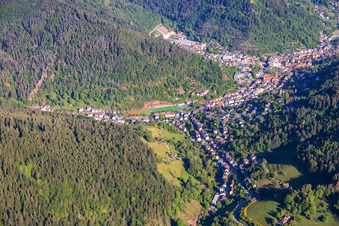 Kirnbachstraße von Südosten in Schramberg im Bundesland Baden-Württemberg, Deutschland