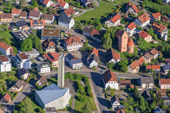 Kirche St. Laurentius, Alte St. Laurentius-Kirche und Orthoklinik Schramberg-Sulgen im Bundesland Baden-Württemberg, Deutschland