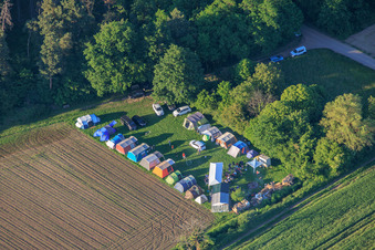 Pfingstzeltlager am Erlenbach in Kandel im Bundesland Rheinland-Pfalz, Deutschland