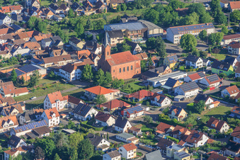 Katholische Pfarrkirche St. Stephan in Albersweiler im Bundesland Rheinland-Pfalz, Deutschland