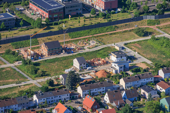 Erste Wohnhausbaustellen im Neubaugebiet im Storchenring im Ortsteil Queichheim in Landau in der Pfalz im Bundesland Rheinland-Pfalz, Deutschland