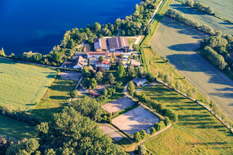 Ludwigshof mit Reitclub Speyer e.V. am Ufer des Wammsee im Bundesland Rheinland-Pfalz, Deutschland