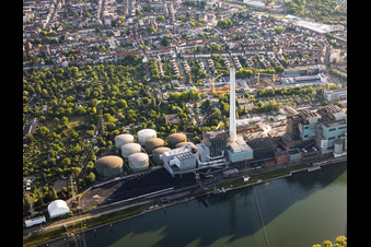 Öl- und Steinkohlelager des GKM am Rhein Grosskraftwerk Mannheim im Ortsteil Neckarau im Bundesland Baden-Württemberg, Deutschland
