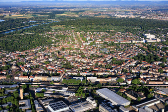 Stadtteilansicht bis zum Rhein aus Nordosten im Ortsteil Neckarau in Mannheim im Bundesland Baden-Württemberg, Deutschland