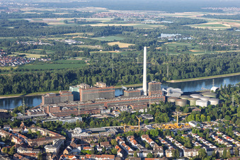 Stadtteilansicht aus Norden bis zum GKM am Rhein aus Norden im Ortsteil Neckarau in Mannheim im Bundesland Baden-Württemberg, Deutschland