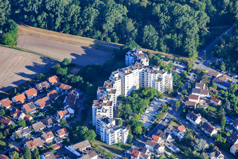 Moderen Wohnhochäuser an der Ludwigshafener Straße u. Ranschgraben in Neuhofen im Bundesland Rheinland-Pfalz, Deutschland