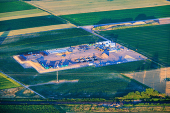 Baustelle des zweiten Bohrplatz auf dem Trappelberg des Lionheart-Projekts der Vulcan Energy für die zukünftige klimaneutrale Wärmeversorgung der Stadt Landau sowie Lithiumextraktion und Stromproduktion durch ORC-Anlage in Rohrbach im Bundesland Rheinland-Pfalz, Deutschland