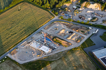 Baugstelle des neuen Campus von X2E für Verwaltungs- und Produktionsgebäude in Rohrbach im Bundesland Rheinland-Pfalz, Deutschland