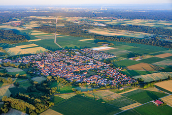 Steinweiler von Nordwesten im Bundesland Rheinland-Pfalz, Deutschland