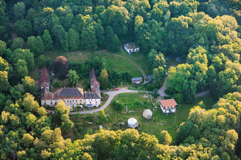 Schloss Ecolieu Langenberg Alsace im Ortsteil Weiler in Wissembourg im Bundesland Bas-Rhin, Frankreich