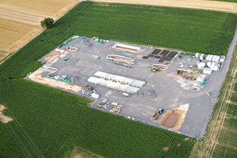 Baustelle des zweiten Bohrplatz auf dem Trappelberg des Lionheart-Projekts der Vulcan Energy für die zukünftige klimaneutrale Wärmeversorgung der Stadt Landau sowie Lithiumextraktion und Stromproduktion durch ORC-Anlage in Rohrbach im Bundesland Rheinland-Pfalz, Deutschland