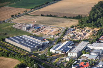 Gewerbegebiet Große Ahlmühle mit Baustelle des neuen Campus von X2E für Verwaltungs- und Produktionsgebäude in Rohrbach im Bundesland Rheinland-Pfalz, Deutschland