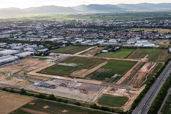 Gewerbegebiet D12 mit Baustelle für Geothermiekraftwerk und Umspannstation von Vulcan aus Südosten in Landau in der Pfalz im Bundesland Rheinland-Pfalz, Deutschland