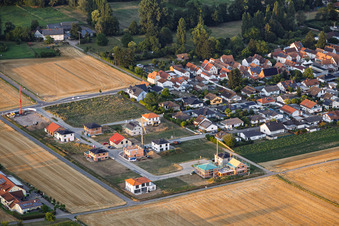 Baustellen im Neubaugebiet Im Niederfeld im Ortsteil Ingenheim in Billigheim-Ingenheim im Bundesland Rheinland-Pfalz, Deutschland