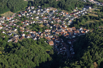Stein von Südosten in Gossersweiler-Stein im Bundesland Rheinland-Pfalz, Deutschland