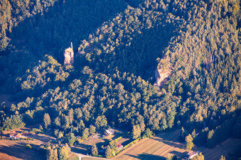 Wolfsfeldsen und Ruine Klein-Arnsberg / Château du Petit-Arnsberg in Obersteinbach im Bundesland Bas-Rhin, Frankreich