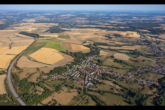 Rimling von Südosten im Bundesland Moselle, Frankreich