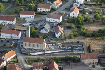 Église Saint Donat und Friedhof in Epping im Bundesland Moselle, Frankreich