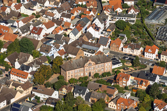Gebäude der Grundschule VS Großostheim im Bundesland Bayern, Deutschland