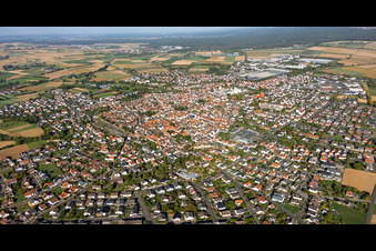 Stadtübersicht von Südosten in Großostheim im Bundesland Bayern, Deutschland