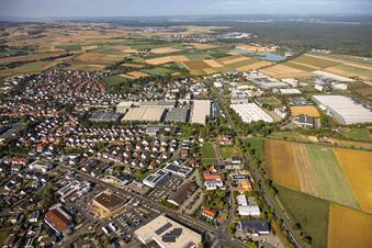 Gewerbegebiet Stockstädter Weg und INDUSTRIE HANDELS PARK von Osten mit Kühne + Nagel (AG & Co.) KG, Viking Office Deutschland GmbH, GDC Deutschland GmbH und VCA Logistik + Services GmbH & Co. KG in Großostheim im Bundesland Bayern