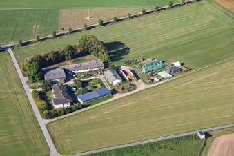 Aussiedler-Hof Monath Landwirtschaft im Ortsteil Langstadt in Babenhausen im Bundesland Hessen, Deutschland