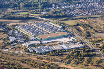 Industriegebiet Uchtweide mit Seifert Logistics Group, Mercedes-Benz, Logo-Pack GmbH Exportverpackungen und Dambach Lagersysteme GmbH & Co. KG in Bischweier im Bundesland Baden-Württemberg, Deutschland