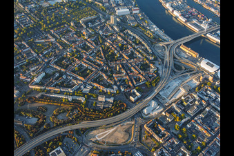 Baustelle zum Abriss der Hochstraße Nord (B44) für die geplanten Helmut-Kohl-Allee und Auffahrt zur gesperrten Kurt-Schumacher-Brücke nach Sprengung des Würfelbunkers und Abriss des Rathaus-Centers im Ortsteil Mitte in Ludwigshafen im Bundesland Rheinland-Pfalz, Deutschland