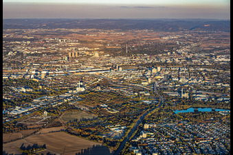 Stadtansicht aus Westen im Ortsteil West in Ludwigshafen im Bundesland Rheinland-Pfalz, Deutschland